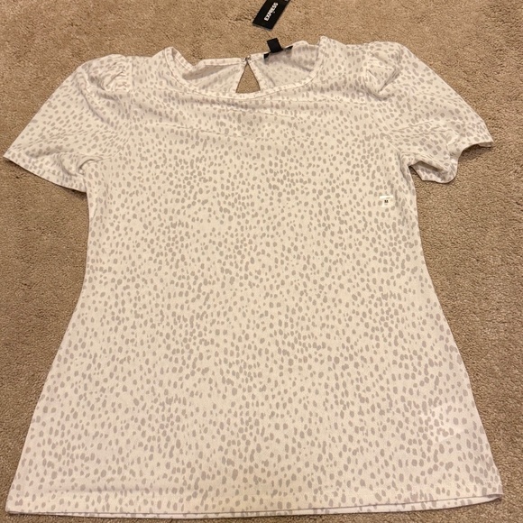 NWT Express brand size medium shortsleeved blouse - Picture 1 of 2